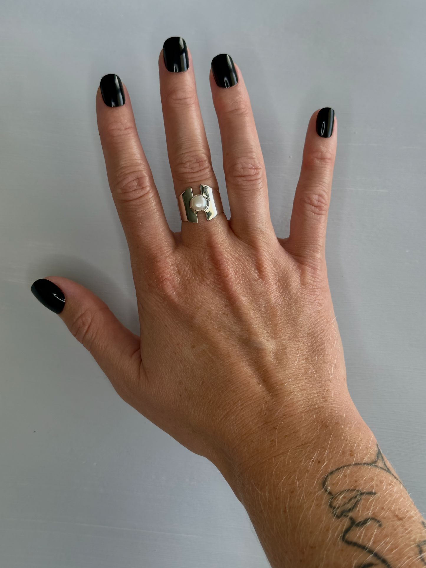 PEARL BAND RING
