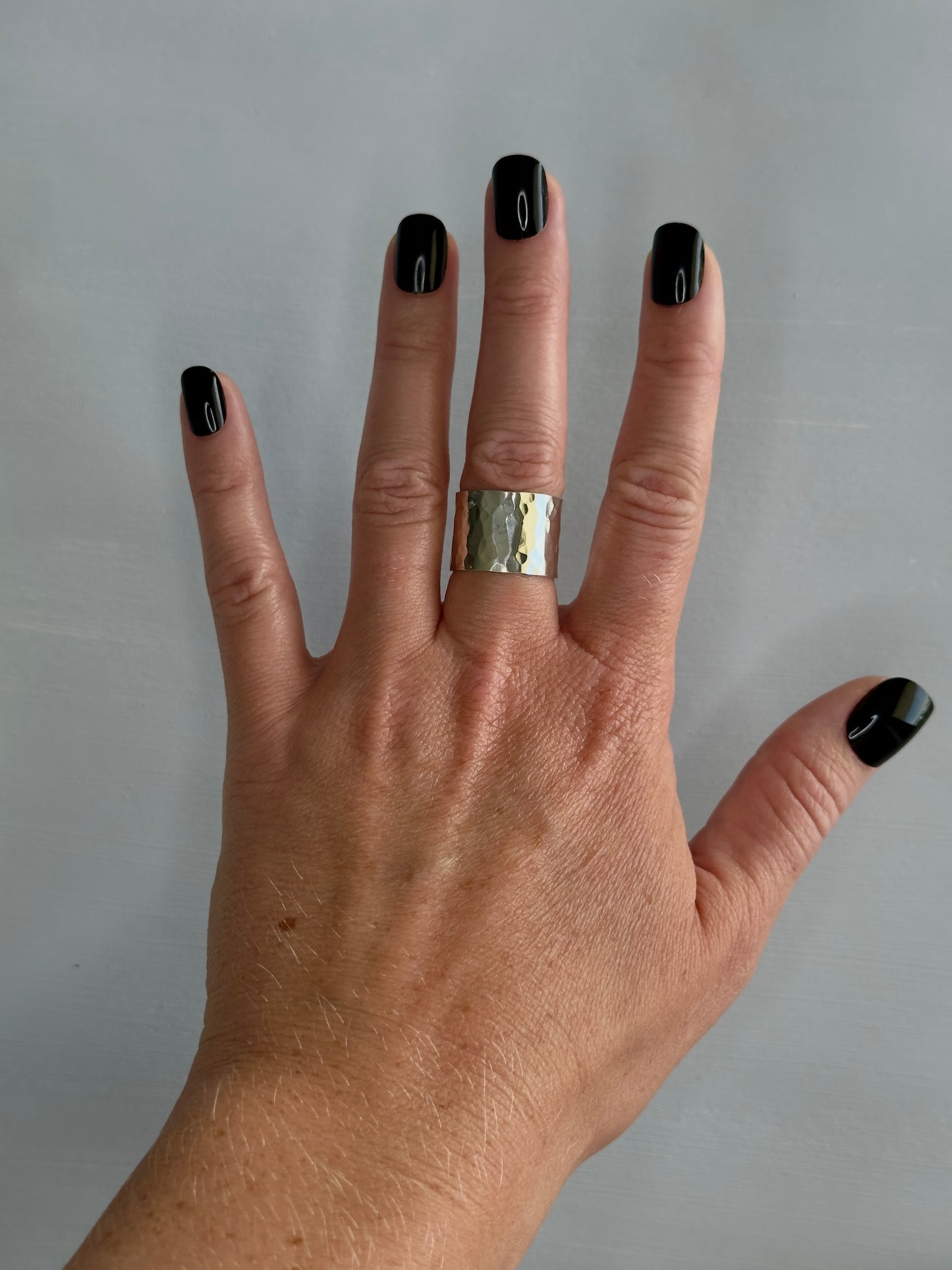 HAMMERED RING (S)