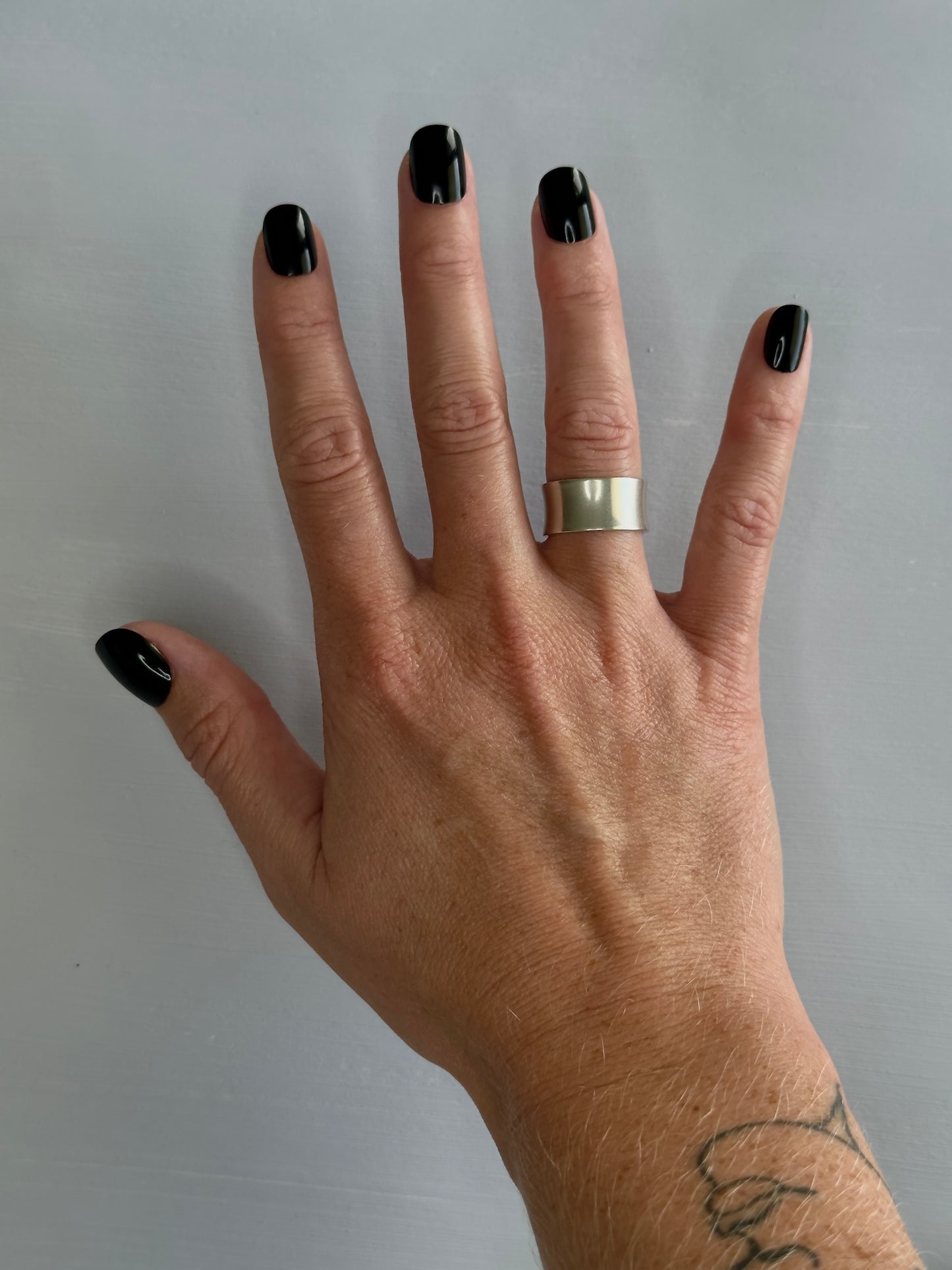 CONCAVE RING