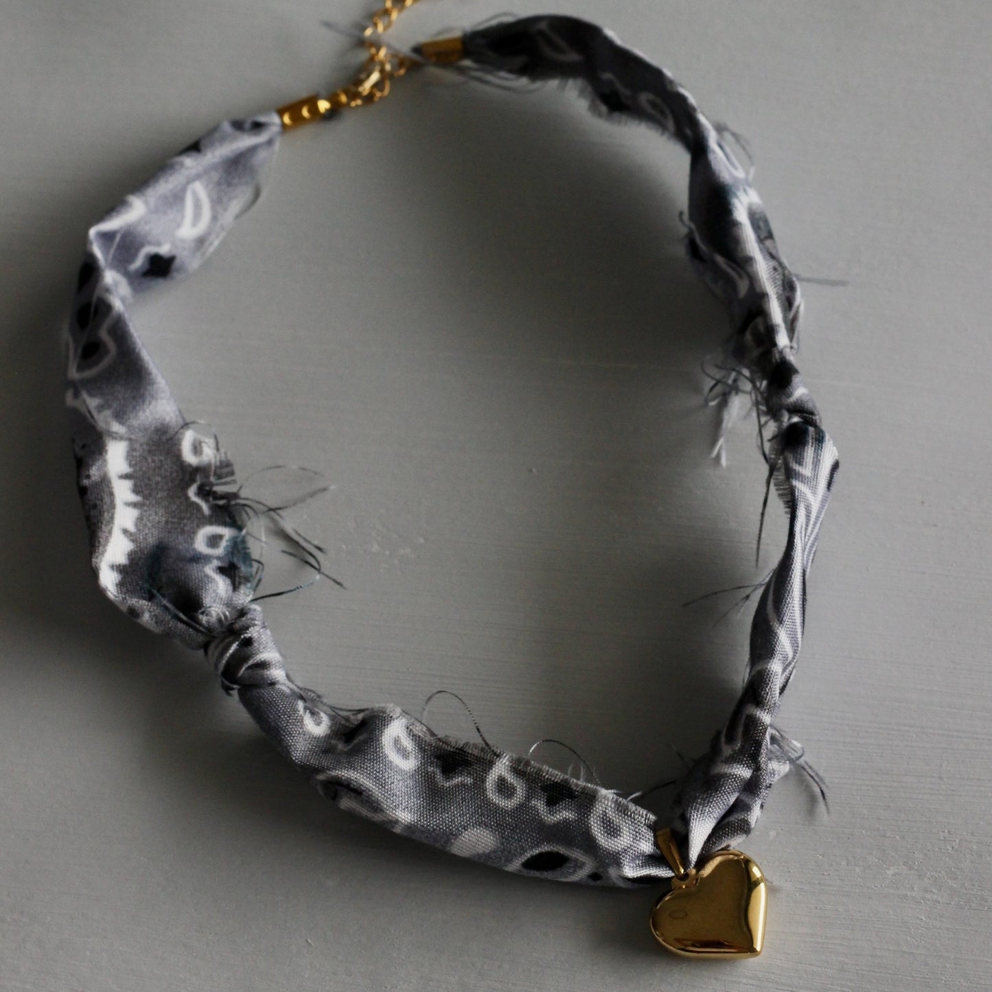 GRAY HEART BANDANA NECKLACE