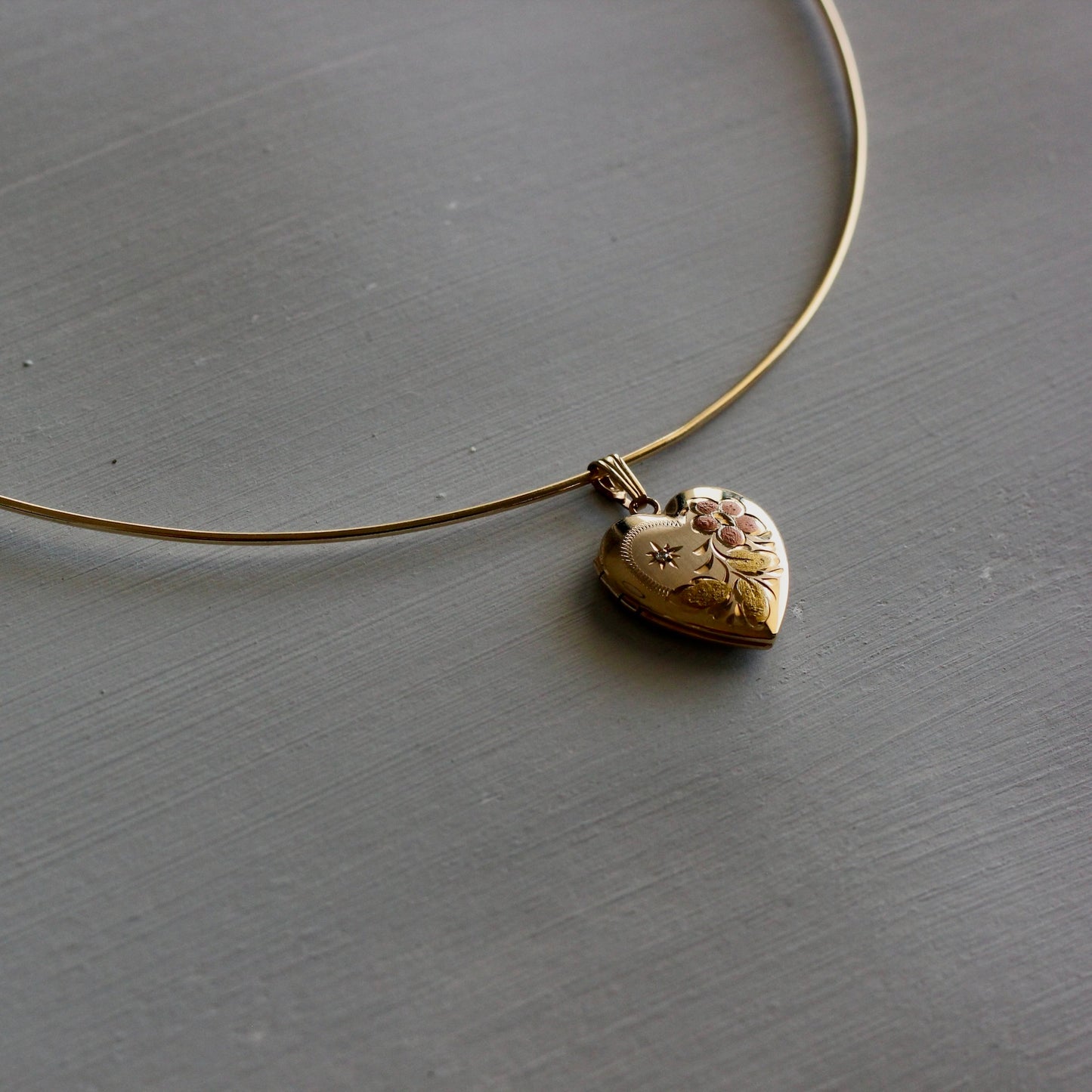 EST. 22 LOCKET CHOKER