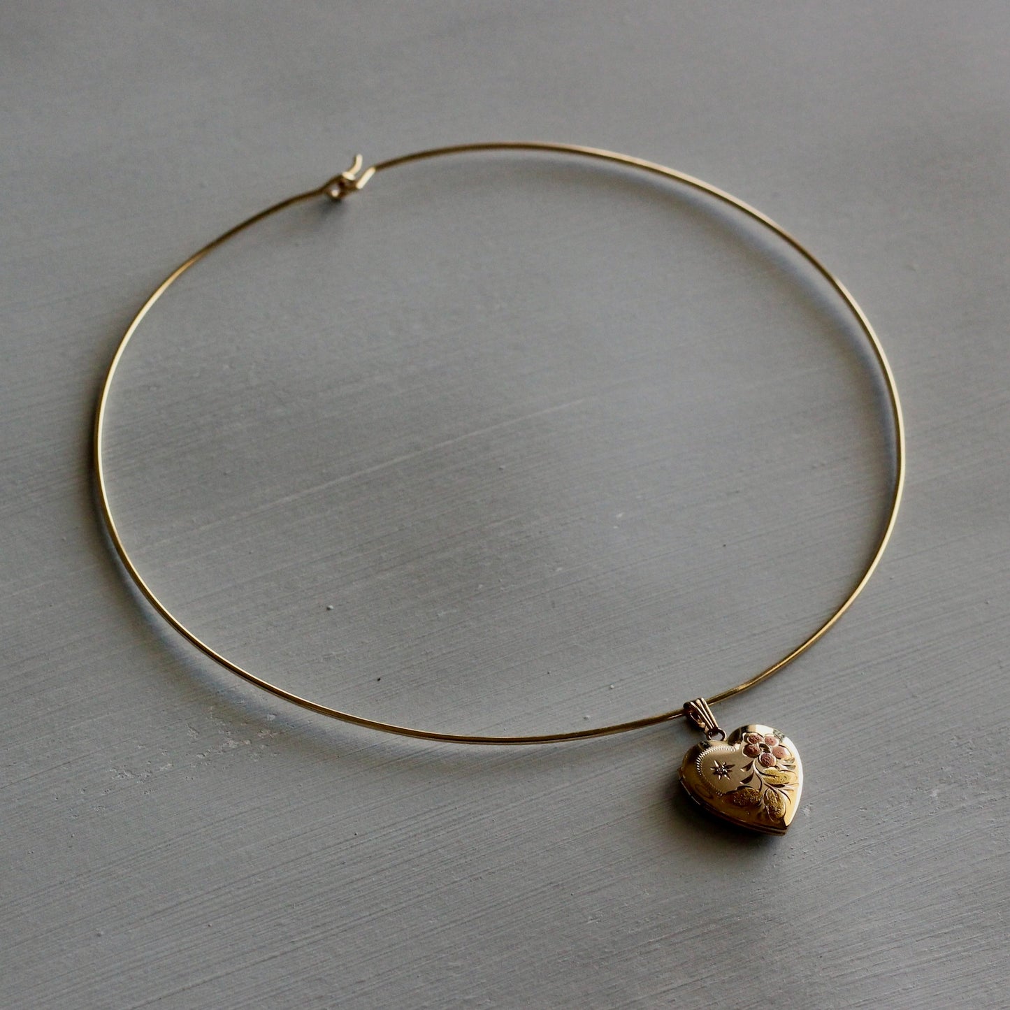 EST. 22 LOCKET CHOKER