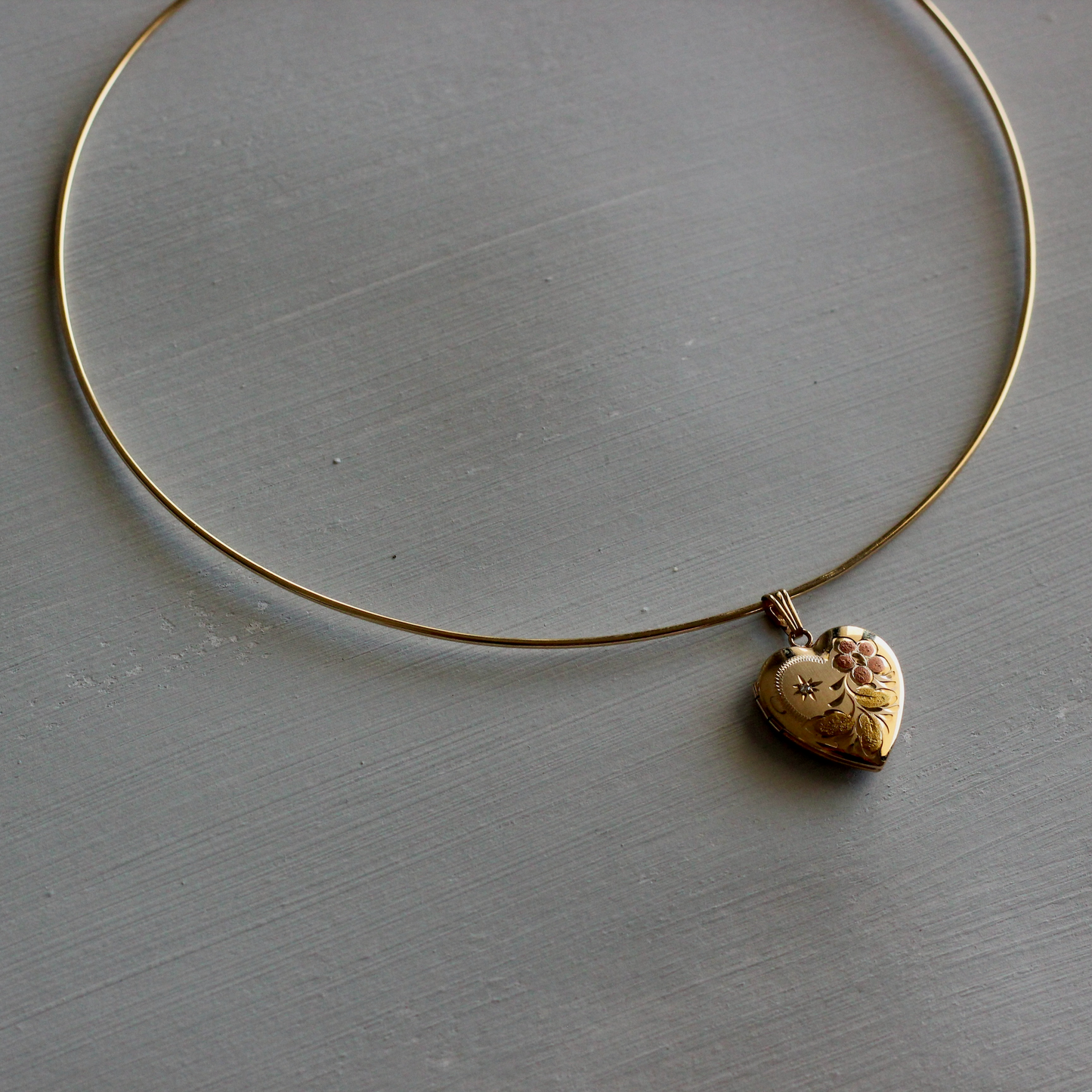 EST. 22 LOCKET CHOKER