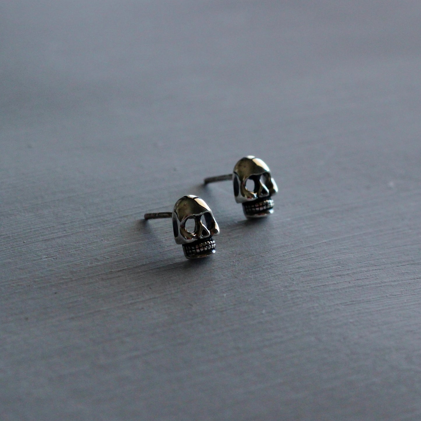SKULL STUD EARRINGS