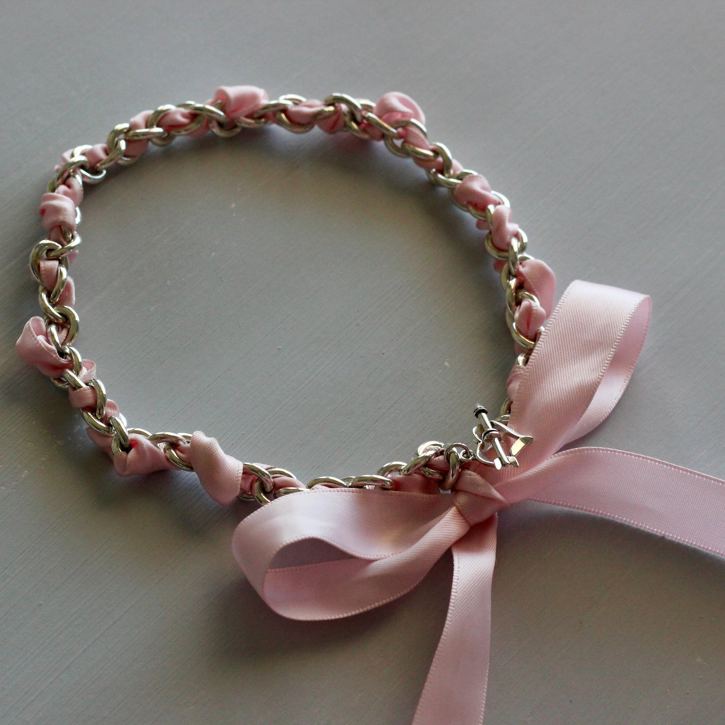 BOW & ARROW CHOKER