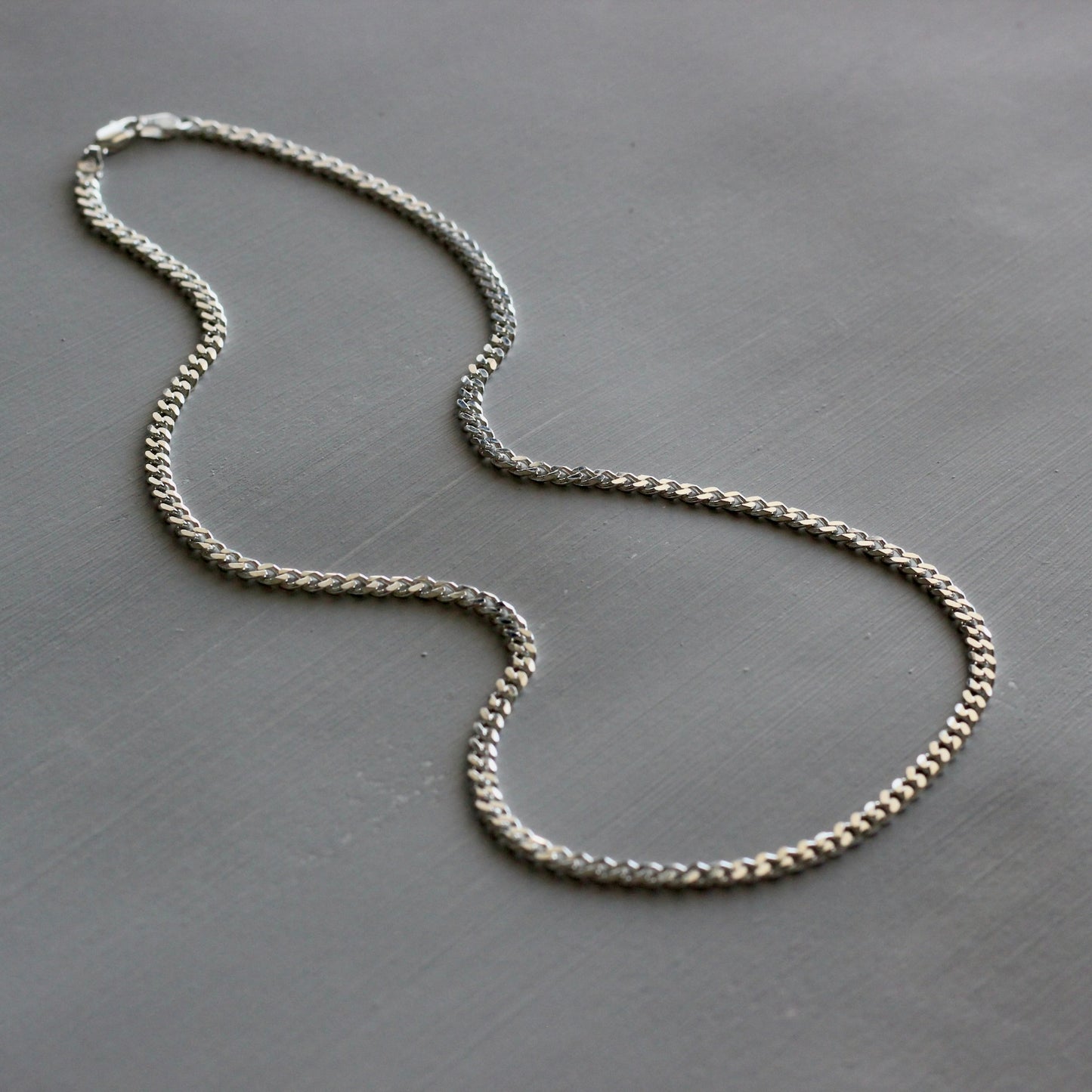 CURB NECKLACE