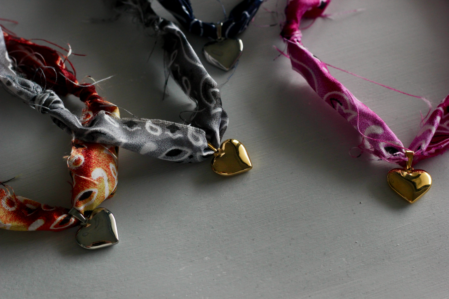 GRAY HEART BANDANA NECKLACE