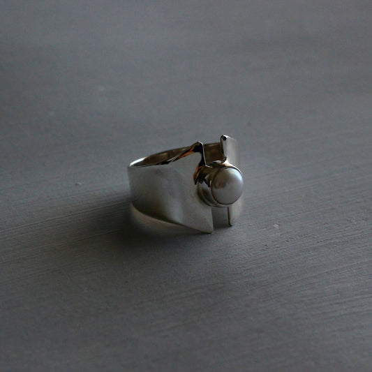 PEARL BAND RING