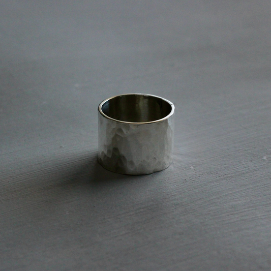 HAMMERED RING (S)