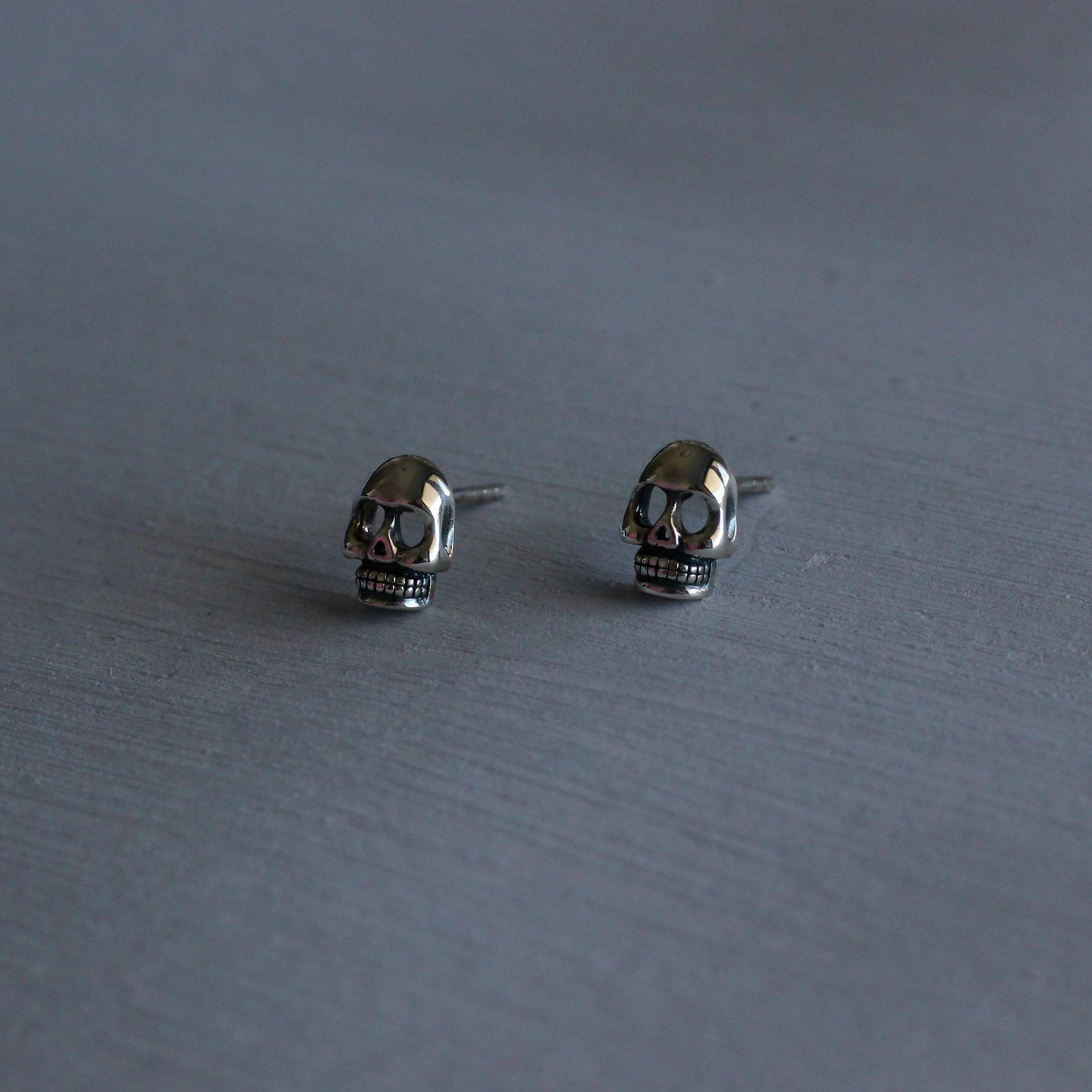 SKULL STUD EARRINGS