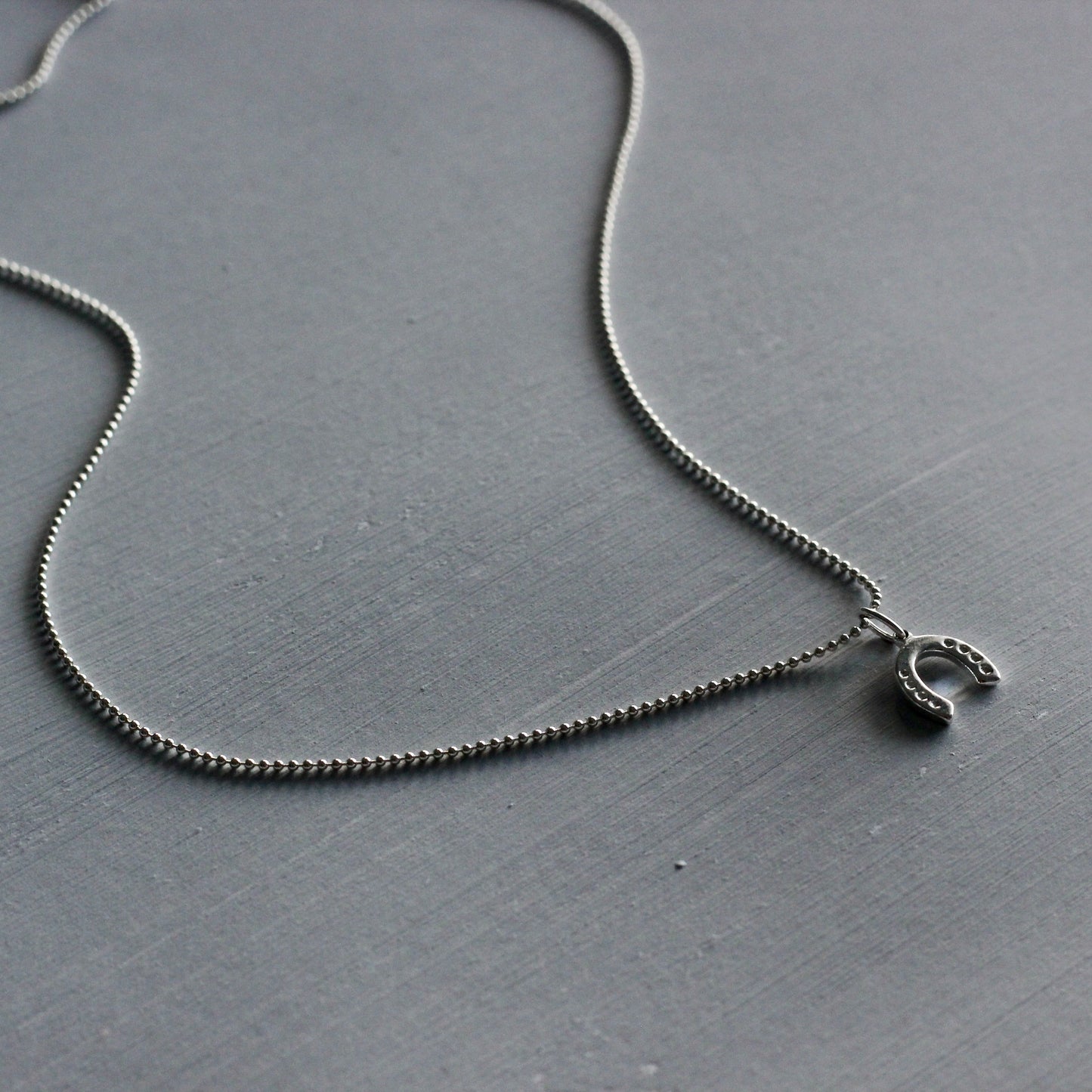 HORSESHOE NECKLACE