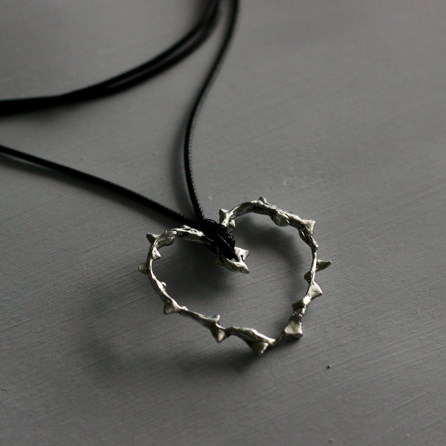 SPIKEY HEART TIE-UP NECKLACE
